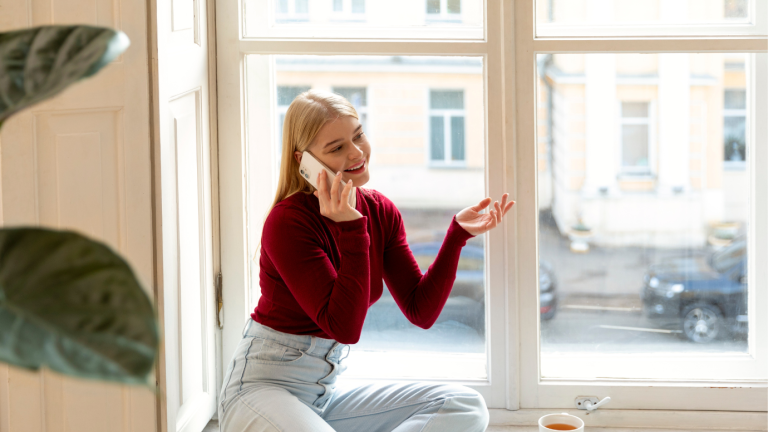 girl-with-mirror-768x432