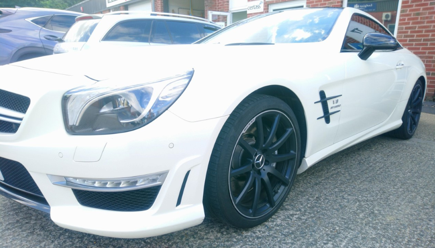 bens-white-car-right